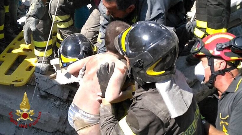 Συγκλονίζει το μεγαλύτερο από τα αδέλφια που βγήκε από τα συντρίμμια: «Αυτή την καταραμένη νύχτα, μας έσωσε ο Θεός»